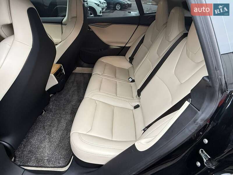 Лифтбек Tesla Model S 2019 в Киеве