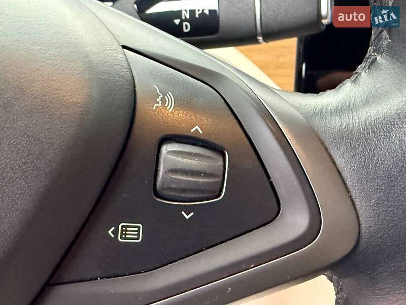 Лифтбек Tesla Model S 2019 в Киеве