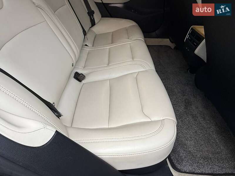 Лифтбек Tesla Model S 2019 в Киеве