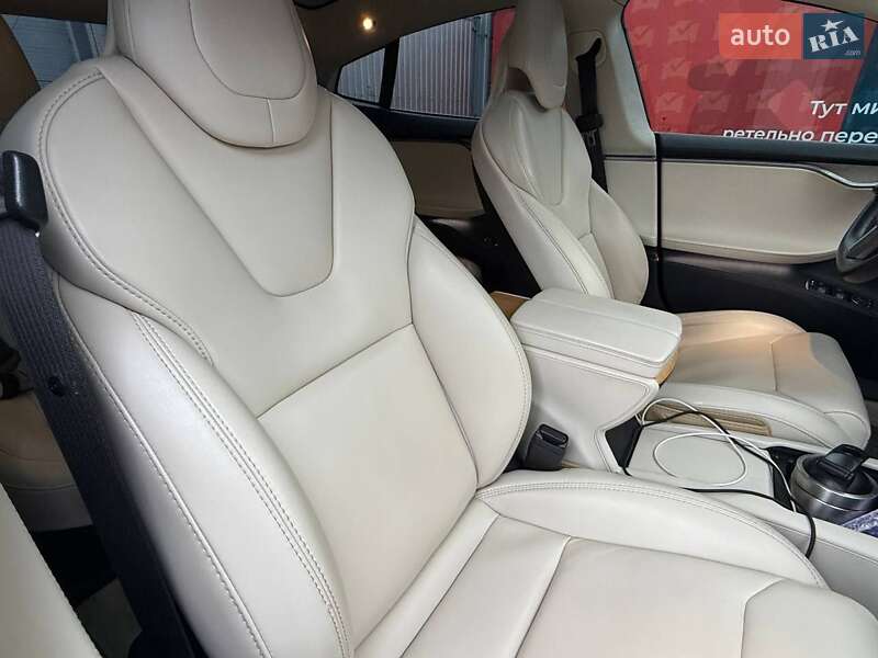 Лифтбек Tesla Model S 2019 в Киеве