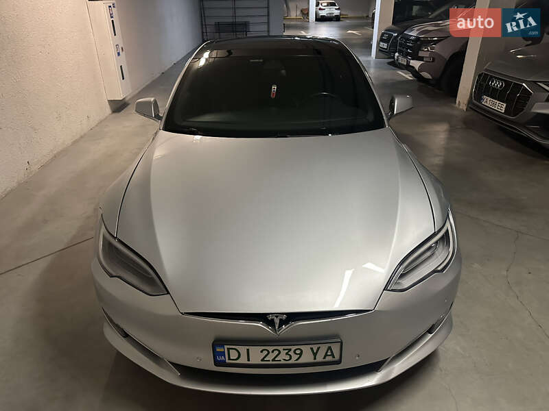 Лифтбек Tesla Model S 2018 в Киеве