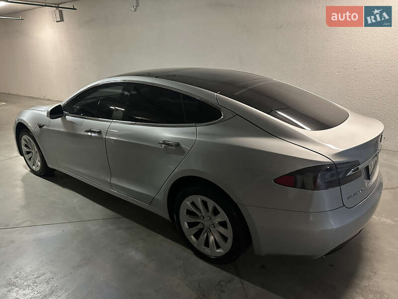 Лифтбек Tesla Model S 2018 в Киеве