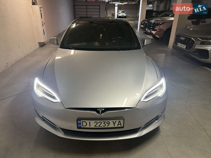Лифтбек Tesla Model S 2018 в Киеве