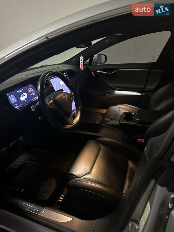 Лифтбек Tesla Model S 2018 в Киеве