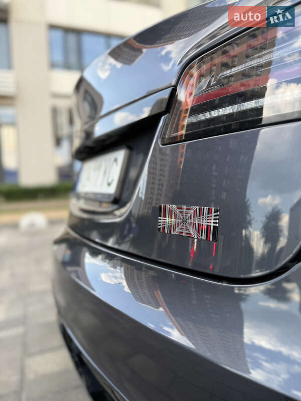 Лифтбек Tesla Model S 2023 в Киеве