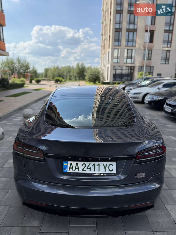 Лифтбек Tesla Model S 2023 в Киеве