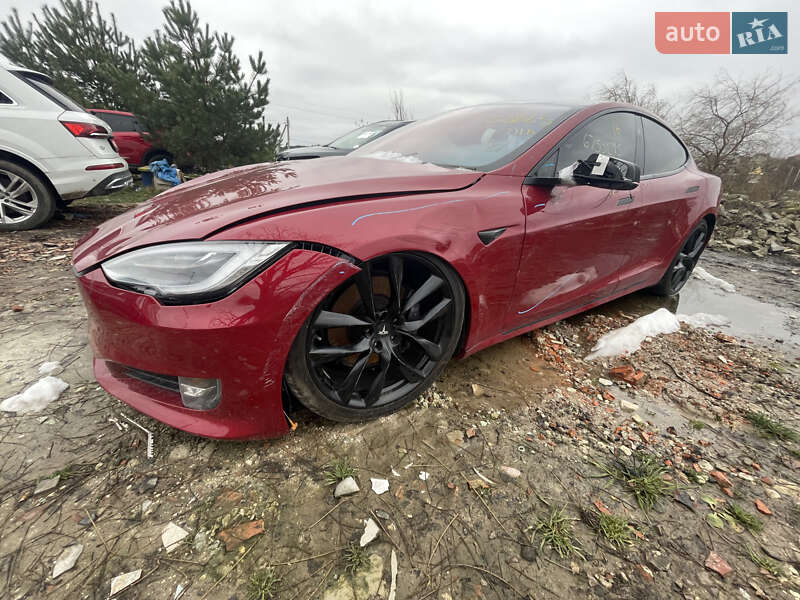Лифтбек Tesla Model S 2017 в Львове