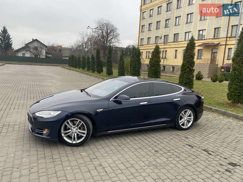 Лифтбек Tesla Model S 2013 в Коломые