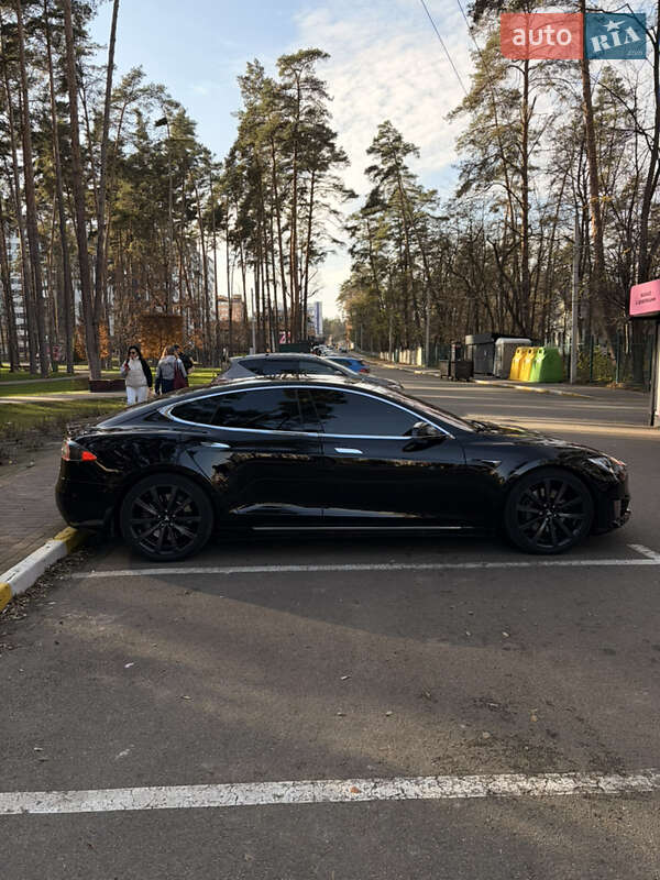 Ліфтбек Tesla Model S 2016 в Києві