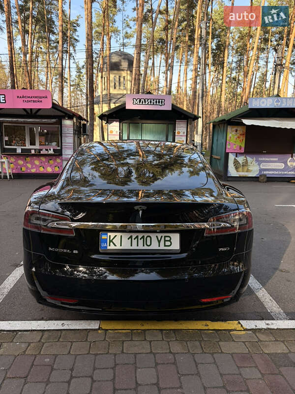 Ліфтбек Tesla Model S 2016 в Києві
