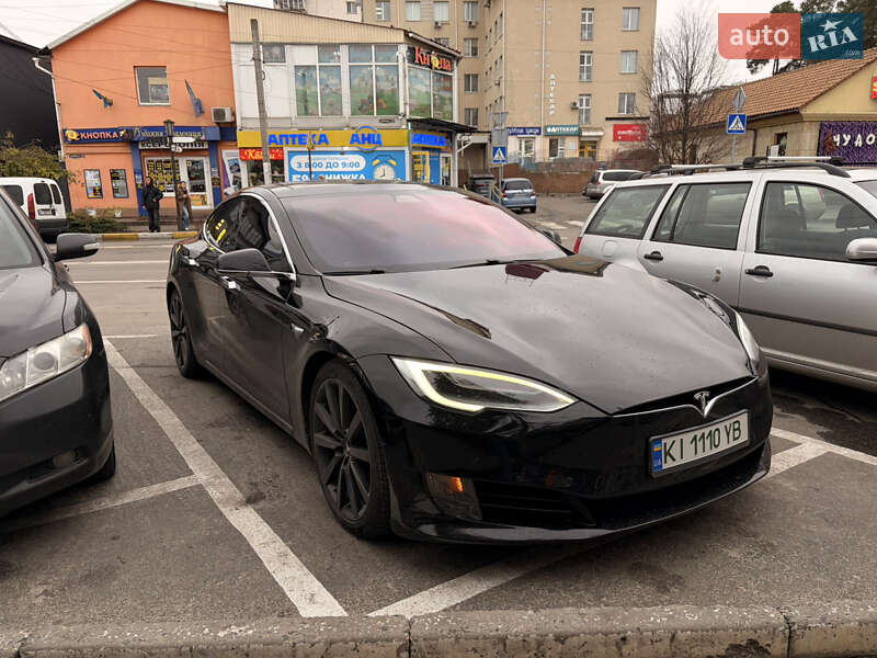 Ліфтбек Tesla Model S 2016 в Києві