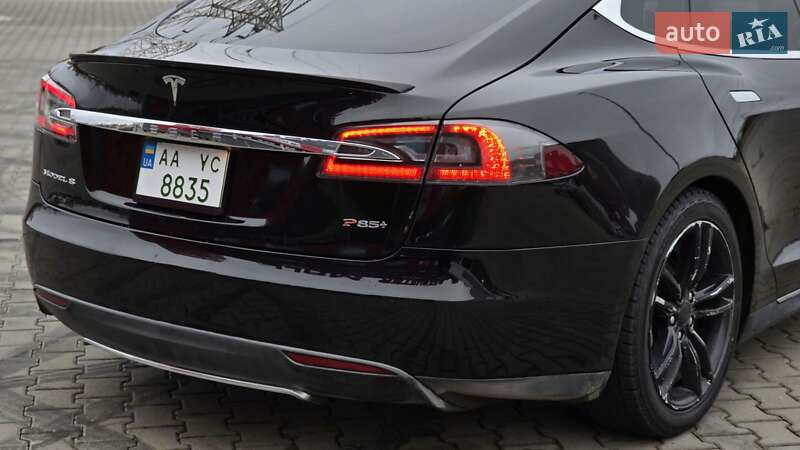 Ліфтбек Tesla Model S 2013 в Києві
