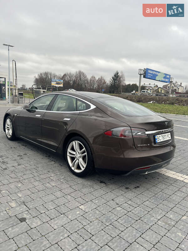 Лифтбек Tesla Model S 2014 в Львове