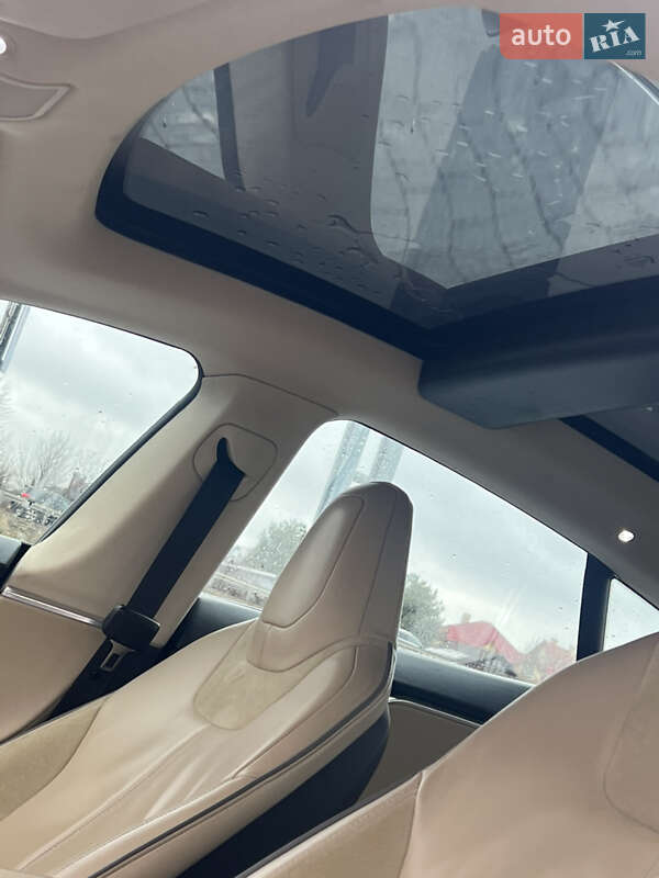 Лифтбек Tesla Model S 2014 в Львове