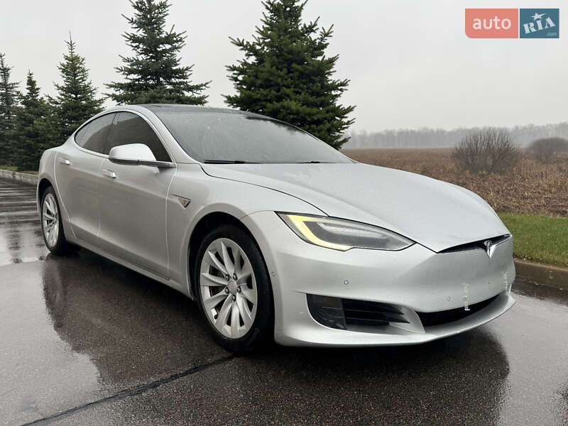 Лифтбек Tesla Model S 2016 в Киеве фото 9 Лифтбек Tesla Model S 2016 в Киеве