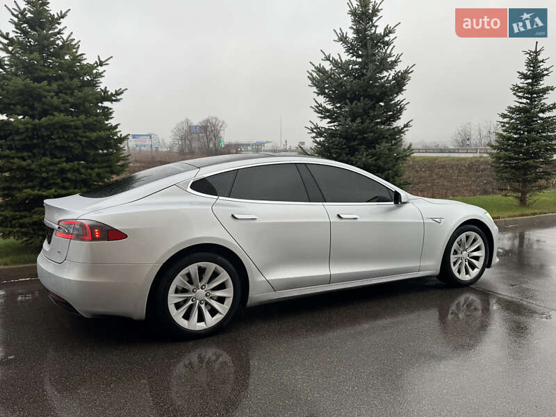 Лифтбек Tesla Model S 2016 в Киеве фото 19 Лифтбек Tesla Model S 2016 в Киеве