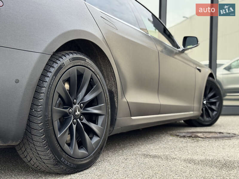 Ліфтбек Tesla Model S 2017 в Києві