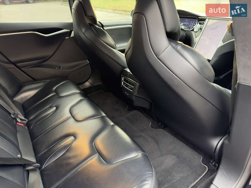 Ліфтбек Tesla Model S 2017 в Києві