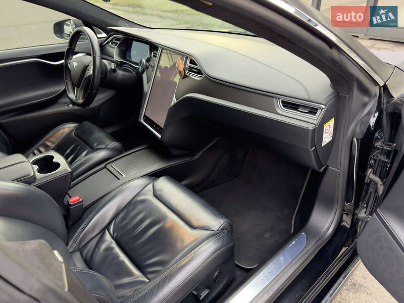 Ліфтбек Tesla Model S 2017 в Києві