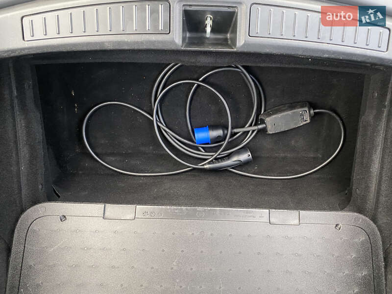 Ліфтбек Tesla Model S 2017 в Києві