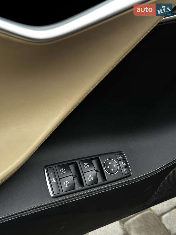 Лифтбек Tesla Model S 2013 в Львове