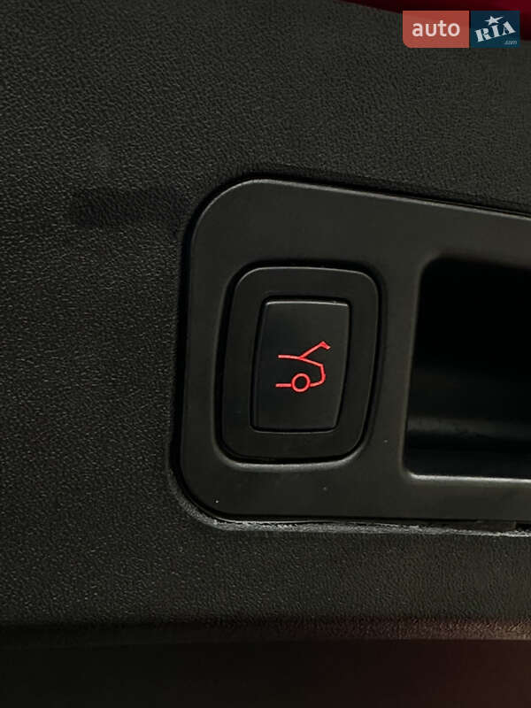 Лифтбек Tesla Model S 2013 в Львове