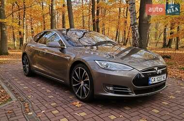 Лифтбек Tesla Model S 2016 в Черкассах