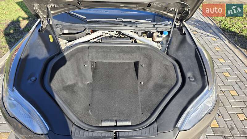 Ліфтбек Tesla Model S 2016 в Черкасах фото 15 Ліфтбек Tesla Model S 2016 в Черкасах