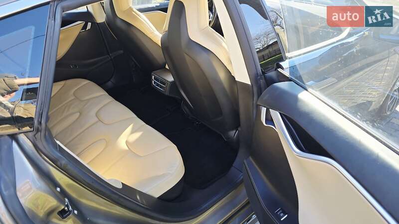 Ліфтбек Tesla Model S 2016 в Черкасах фото 34 Ліфтбек Tesla Model S 2016 в Черкасах