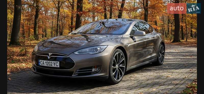 Ліфтбек Tesla Model S 2016 в Черкасах фото 37 Ліфтбек Tesla Model S 2016 в Черкасах