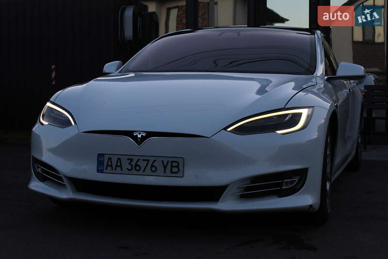 Лифтбек Tesla Model S 2019 в Киеве