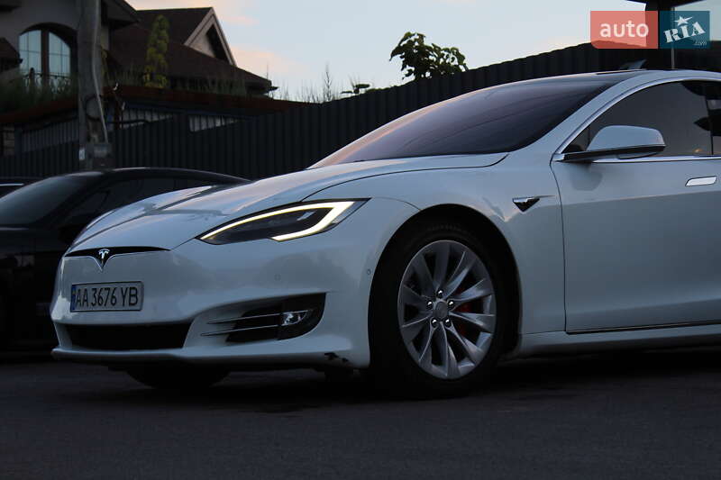 Лифтбек Tesla Model S 2019 в Киеве