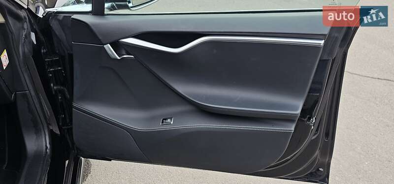Лифтбек Tesla Model S 2014 в Тернополе