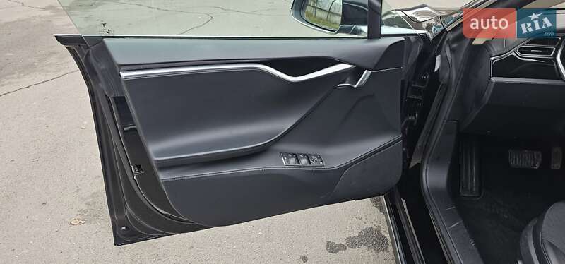 Лифтбек Tesla Model S 2014 в Тернополе