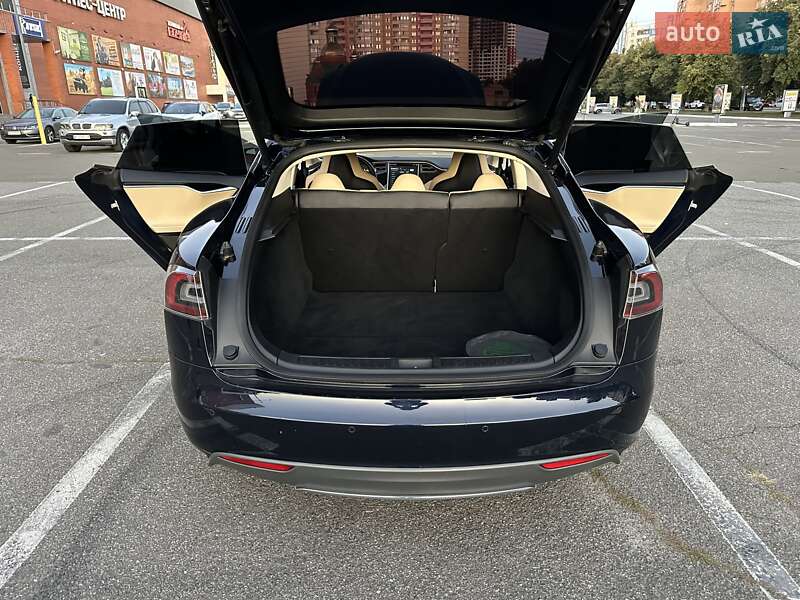 Лифтбек Tesla Model S 2013 в Киеве фото 17 Лифтбек Tesla Model S 2013 в Киеве