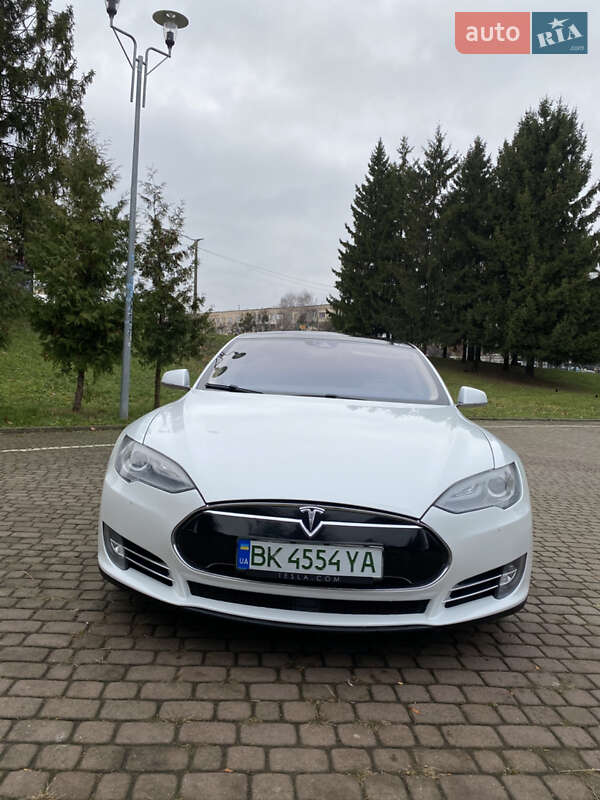 Ліфтбек Tesla Model S 2014 в Рівному фото 4 Ліфтбек Tesla Model S 2014 в Рівному