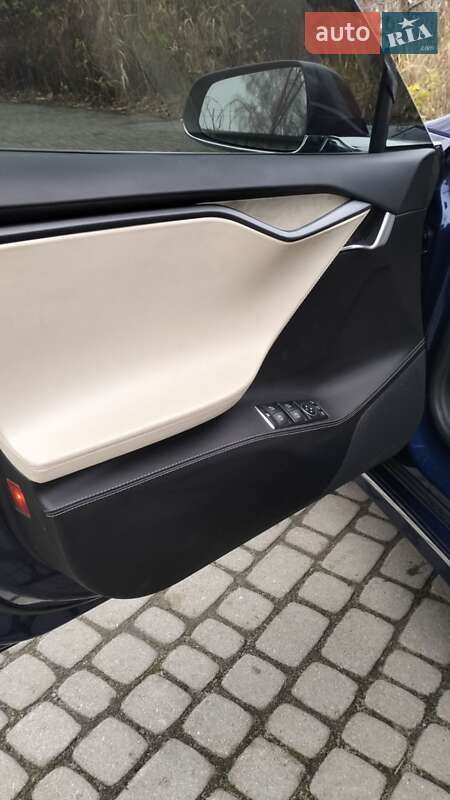 Лифтбек Tesla Model S 2018 в Львове