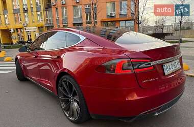Ліфтбек Tesla Model S 2016 в Києві