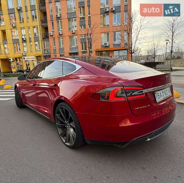 Лифтбек Tesla Model S 2016 в Киеве фото 4 Лифтбек Tesla Model S 2016 в Киеве
