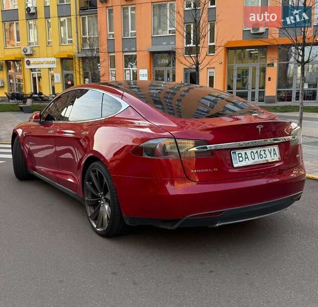 Лифтбек Tesla Model S 2016 в Киеве фото 9 Лифтбек Tesla Model S 2016 в Киеве