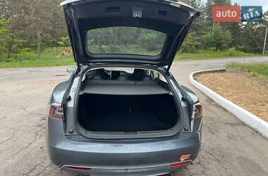 Лифтбек Tesla Model S 2013 в Саврани