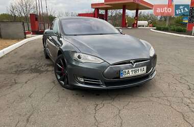 Лифтбек Tesla Model S 2013 в Саврани