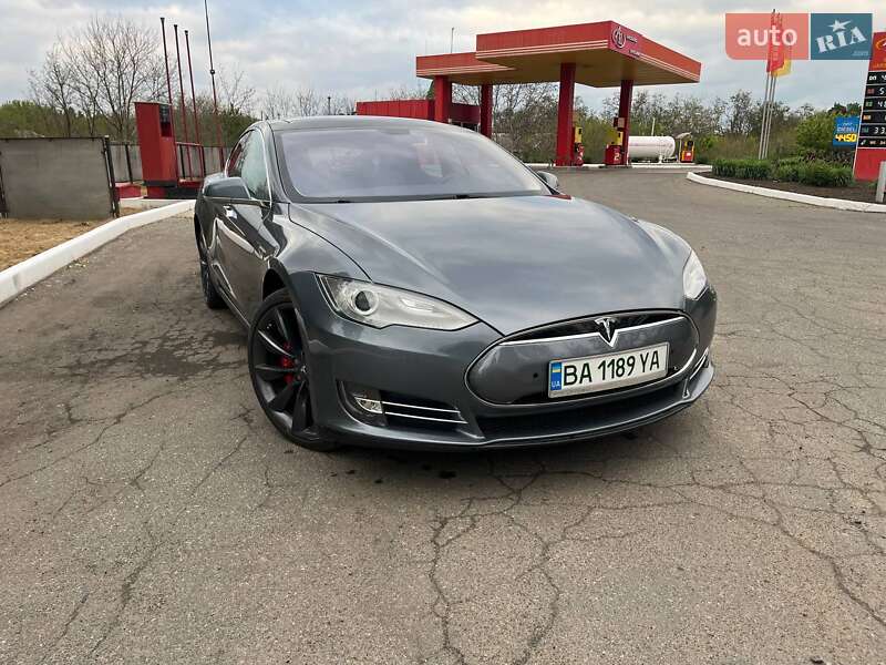 Лифтбек Tesla Model S 2013 в Саврани
