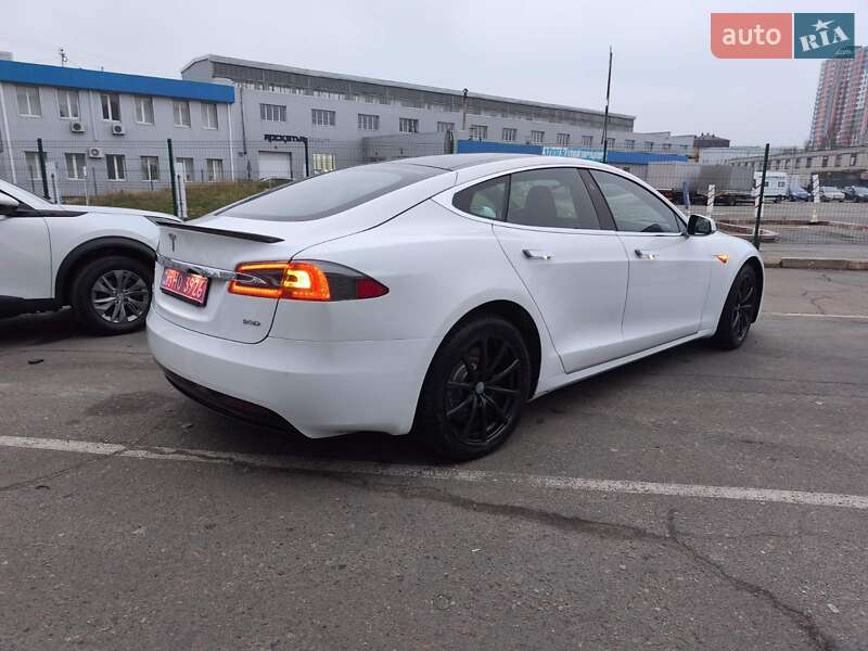 Лифтбек Tesla Model S 2018 в Киеве фото 10 Лифтбек Tesla Model S 2018 в Киеве