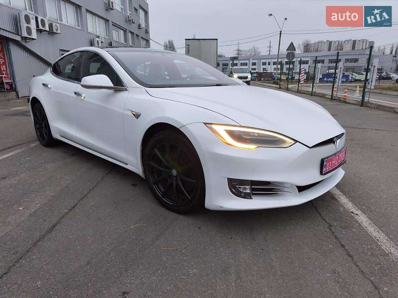 Лифтбек Tesla Model S 2018 в Киеве фото 15 Лифтбек Tesla Model S 2018 в Киеве