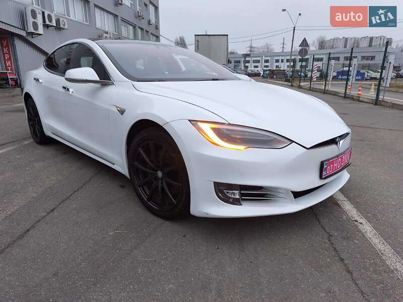 Лифтбек Tesla Model S 2018 в Киеве фото 24 Лифтбек Tesla Model S 2018 в Киеве