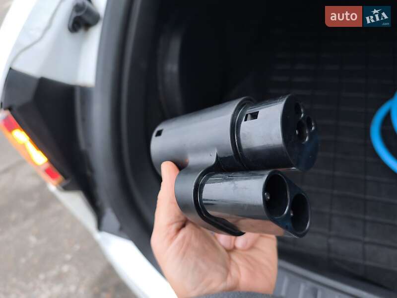 Лифтбек Tesla Model S 2018 в Киеве фото 41 Лифтбек Tesla Model S 2018 в Киеве