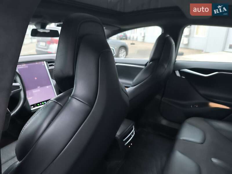 Лифтбек Tesla Model S 2018 в Киеве фото 46 Лифтбек Tesla Model S 2018 в Киеве