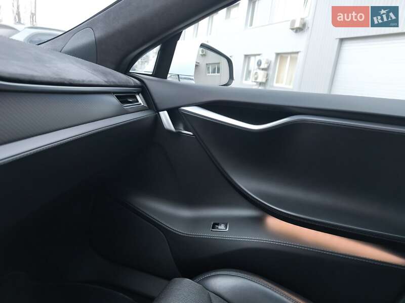 Лифтбек Tesla Model S 2018 в Киеве фото 60 Лифтбек Tesla Model S 2018 в Киеве