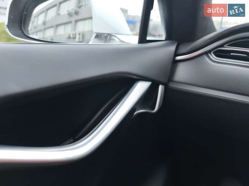 Лифтбек Tesla Model S 2018 в Киеве фото 65 Лифтбек Tesla Model S 2018 в Киеве